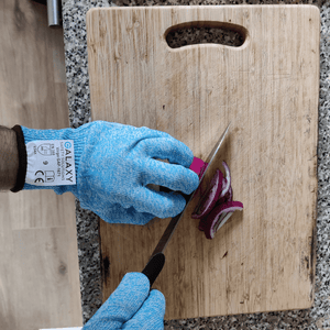Cut resistant kitchen gloves